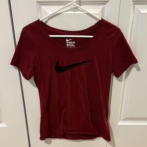 Nike Women's Maroon Short Sleeve Tee